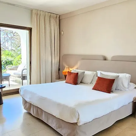 Coral Apartment