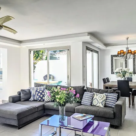 Coral Apartment